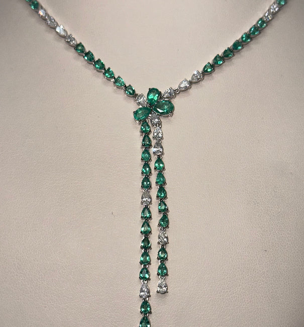 18KT WHITE GOLD EMERALD AND DIAMOND NECKLACE