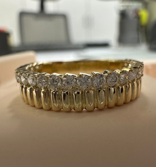 14KT YELLOW GOLD DIAMOND FLUTED BAND RING